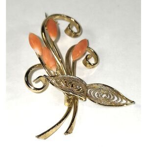 Vintage Gold Filigree Coral Flower Bud Brooch